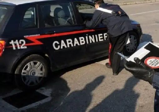 Cinque pattuglie e unità cinofile: controlli straordinari dei Carabinieri in una comunità di Vermezzo