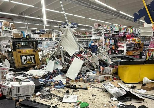 Abbiategrasso: raid notturno da Maurys, devastazione e indagini in corso Abbiategrasso: raid notturno da Maurys, devastazione e indagini in corso