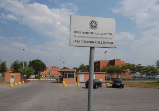 Rivolta nel carcere di Pavia, detenuti appiccano il fuoco nelle celle