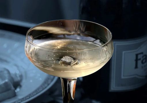 Fiumi di champagne...per evadere 170 milioni. Tre arresti a Milano Fiumi di champagne...per evadere 170 milioni. Tre arresti a Milano