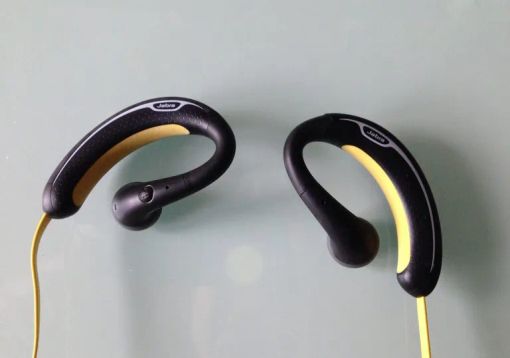 Vogherese all’esame patente con auricolare: denunciato