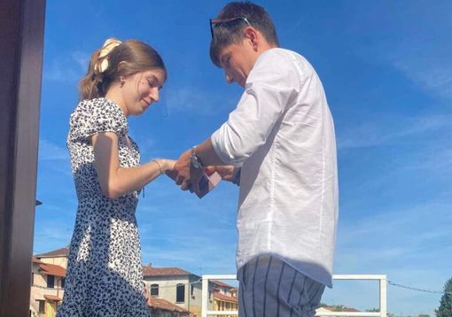 Boffalora, romanticismo is on the air: proposta di matrimonio sulle rive del Naviglio Boffalora, romanticismo is on the air: proposta di matrimonio sulle rive del Naviglio