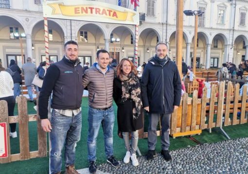 Tutto esaurito per la pista di pattinaggio a Trecate Tutto esaurito per la pista di pattinaggio a Trecate