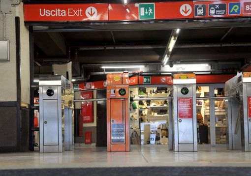 Lo sciopero dei mezzi è un flop. A Milano attivi metro e bus Lo sciopero dei mezzi è un flop. A Milano attivi metro e bus