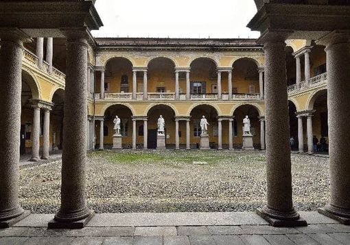 Pavia, docente universitario accusato di molestie: sospeso dall’Ateneo