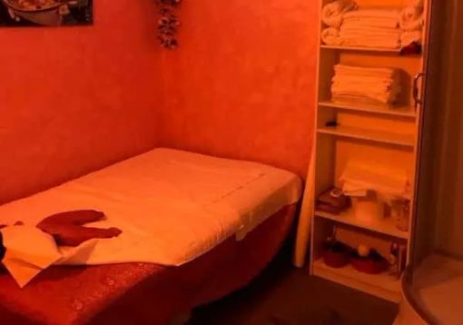 Rapina e violenza sessuale al centro massaggi: indagano i carabinieri di Corsico Rapina e violenza sessuale al centro massaggi: indagano i carabinieri di Corsico