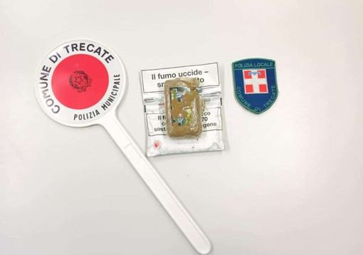 Trecate: aggredisce gli agenti di Polizia locale, arrestato 33enne