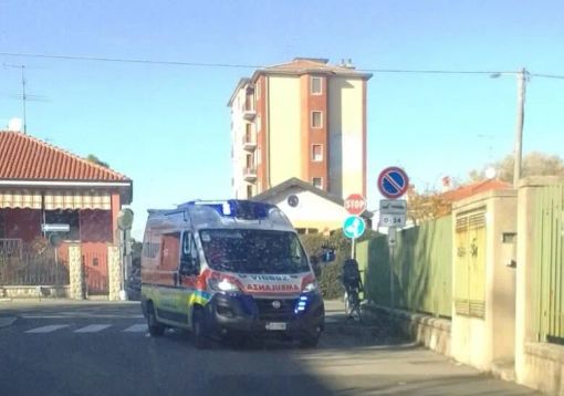 Robecco sul Naviglio: autista abbagliato dal sole urta ragazza ferma allo Stop in monopattino Robecco sul Naviglio: autista abbagliato dal sole urta ragazza ferma allo Stop in monopattino