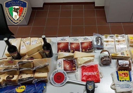 Trecate, la Polizia locale arresta ladro seriale di supermarket Trecate, la Polizia locale arresta ladro seriale di supermarket