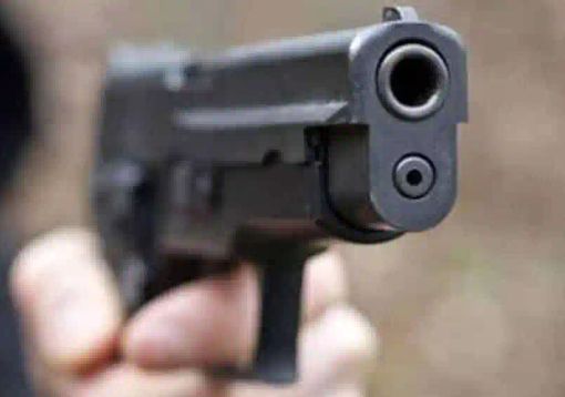 Casarile: spara tre colpi di pistola nell’androne condominiale, arrestato dai Carabinieri