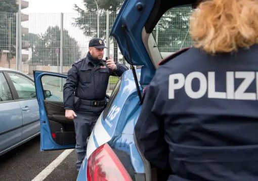 Aggredisce moglie e parenti durante cena, arrestato 30enne a Novara Aggredisce moglie e parenti durante cena, arrestato 30enne a Novara