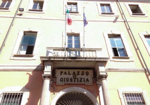 Pavia: condannata per aver attraversato fuori dalle strisce pedonali. Aveva causato un incidente