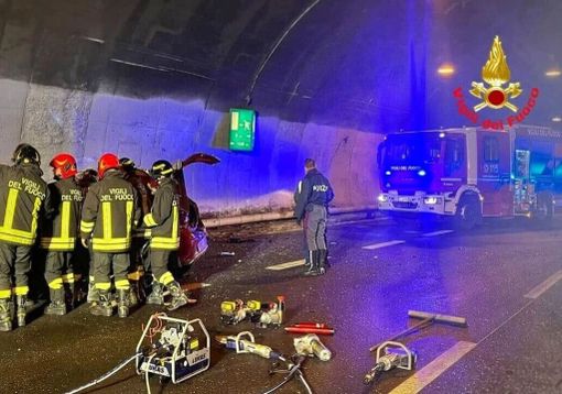 Tragedia in galleria del Comasco: due morti e cinque feriti in un drammatico incidente Tragedia in galleria del Comasco: due morti e cinque feriti in un drammatico incidente