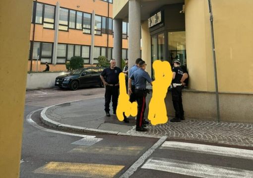 Magenta: rissa tra ragazzine in centro e volano anche le bestemmie