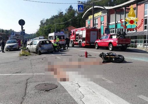 Tragico incidente sulla Statale del Sempione: muore motociclista di 19 anni Tragico incidente sulla Statale del Sempione: muore motociclista di 19 anni