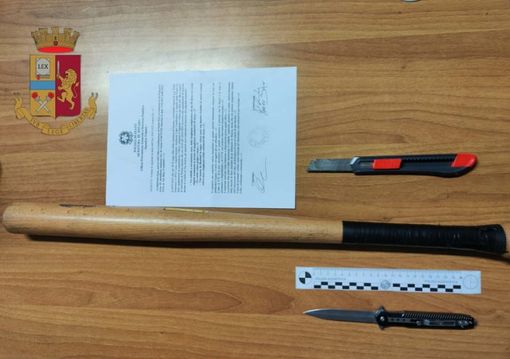 Novara, minaccia di morte la ex con selfie &quot;al coltello&quot;: arrestato 38enne