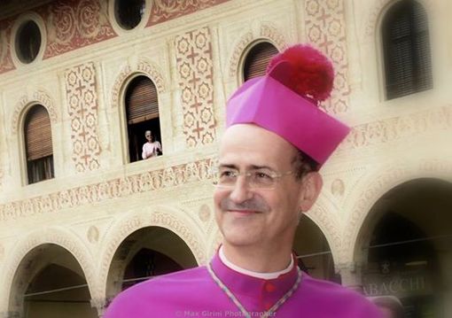 Vigevano: Monsignor Gervasoni ai fedeli: "Lo spirito di Natale è nella fede non nei doni" Vigevano: Monsignor Gervasoni ai fedeli: "Lo spirito di Natale è nella fede non nei doni"