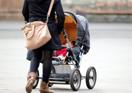 Il Viminale: «Sì alla passeggiate genitore-figli». La Regione Lombardia non ci sta: «Abbassare la guardia ora sarebbe devastante» Il Viminale: «Sì alla passeggiate genitore-figli». La Regione Lombardia non ci sta: «Abbassare la guardia ora sarebbe devastante»