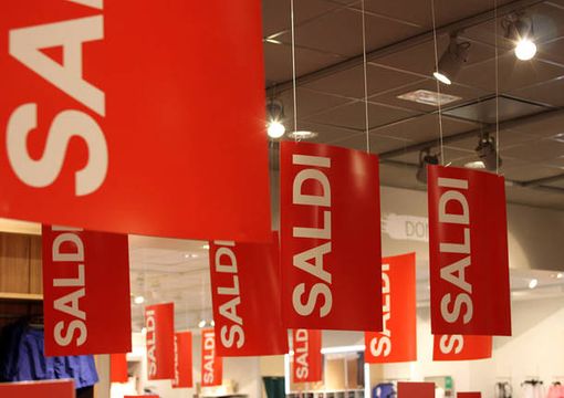 Dopo il Piemonte anche Regione Lombardia: saldi al via sabato 25 Dopo il Piemonte anche Regione Lombardia: saldi al via sabato 25