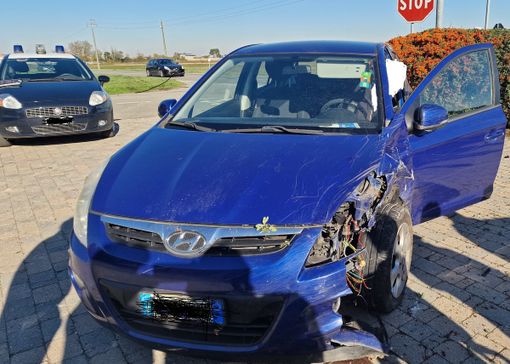 Pieve del Cairo: scontro tra auto sula ex statale 211, soccorse 5 persone