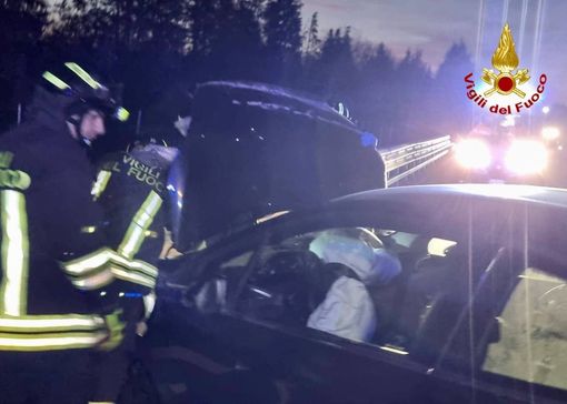 Perde il controllo dell'auto e finisce contro il guard rail: trentenne ferito in Autolaghi