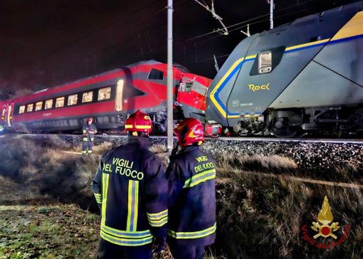 Scontro tra un Frecciarossa e un regionale, soccorsi in azione tra Faenza e Forlì, 17 feriti lievi Scontro tra un Frecciarossa e un regionale, soccorsi in azione tra Faenza e Forlì, 17 feriti lievi
