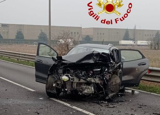 Auto si scontra un un furgone che trasportava cani nel Milanese: grave una donna Auto si scontra un un furgone che trasportava cani nel Milanese: grave una donna