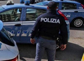 Torino, uomo trovato in strada senza vita: non si esclude ipotesi suicidio Torino, uomo trovato in strada senza vita: non si esclude ipotesi suicidio