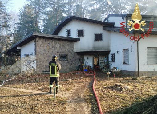 Abitazione in fiamme nel Comasco: muore un uomo, la figlia salvata dai vigili del fuoco Abitazione in fiamme nel Comasco: muore un uomo, la figlia salvata dai vigili del fuoco