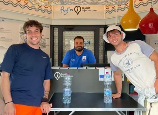 LA STORIA. A piedi da Santa Maria di Leuca a Milano. Il viaggio alla ricerca di se stessi di Nico e Davide LA STORIA. A piedi da Santa Maria di Leuca a Milano. Il viaggio alla ricerca di se stessi di Nico e Davide