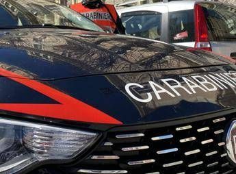 Cagliari, donna precipita da terzo piano e muore: non si esclude l'omicidio Cagliari, donna precipita da terzo piano e muore: non si esclude l'omicidio