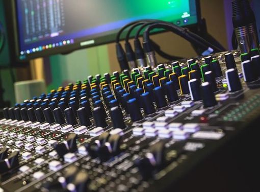 Nuovo intervento di Regione Lombardia a sostegno di tv, radio e informazione locale Nuovo intervento di Regione Lombardia a sostegno di tv, radio e informazione locale