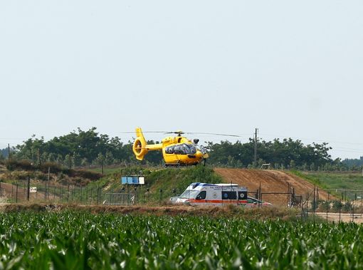 L'elisoccorso atterrato sulla pista di Ottobiano L'elisoccorso atterrato sulla pista di Ottobiano
