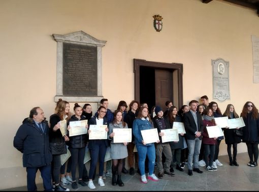 Gambolò, consegnate le borse di studio. Premiati gli studenti meritevoli
