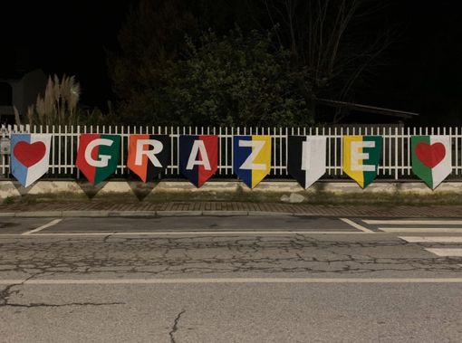 Robbio, la cittadinanza ringrazia la Croce Azzurra Robbiese con uno striscione Robbio, la cittadinanza ringrazia la Croce Azzurra Robbiese con uno striscione