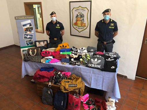 San Donato Milanese: la Gdf sequestra 450mila euro di abiti ‘taroccati’