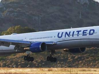 Islanda, perde quota sull'Atlantico: atterraggio d'emergenza per volo San Francisco-Roma