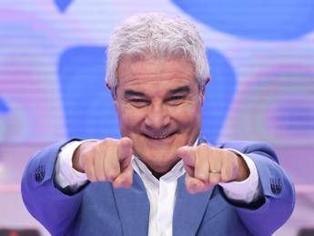 Pino Insegno: "'Reazione a catena' è vincente, lavoro sempre come fosse primo giorno" Pino Insegno: "'Reazione a catena' è vincente, lavoro sempre come fosse primo giorno"