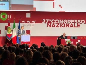 Tumori, Aiom: "Lo screening per cancro polmone sia incluso nei nuovi Lea"