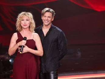 Ballando, Nancy Brilli pizzica Carlucci: "Tu sei la fatina buona ma vuoi il sangue"