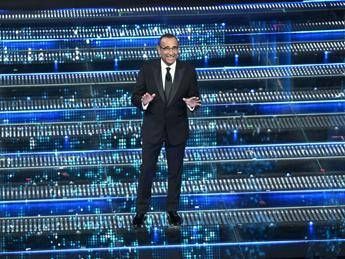 Sanremo 2026, l'annuncio di Carlo Conti: "Sarà Laura Pausini a co-condurre il festival"