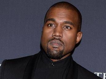 Kanye West non si esibirà neanche in Francia, dopo le tensioni rinvia il concerto Kanye West non si esibirà neanche in Francia, dopo le tensioni rinvia il concerto
