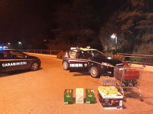 Vigevano: tentano di rubare generi alimentari all'Esselunga, arrestato un 19 enne Vigevano: tentano di rubare generi alimentari all'Esselunga, arrestato un 19 enne