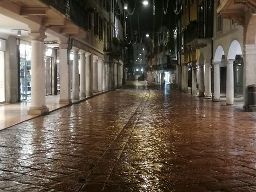 Coronavirus, verso il nuovo Dpcm: ipotesi stop alle attività di ristorazione dalle 18, piazze chiuse alle 21 e stop a palestre e cinema Coronavirus, verso il nuovo Dpcm: ipotesi stop alle attività di ristorazione dalle 18, piazze chiuse alle 21 e stop a palestre e cinema