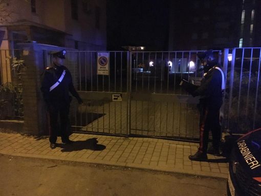 Voghera: infastidito dai petardi di alcuni ragazzini scende in strada e spara un colpo in aria, nei guai un 54enne Voghera: infastidito dai petardi di alcuni ragazzini scende in strada e spara un colpo in aria, nei guai un 54enne