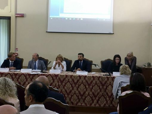 Pavia: l'utilizzo dei fanghi in agricoltura al centro di un dibattito in Prefettura