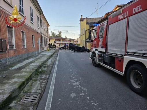 Pinarolo Po, si ribalta con l'auto in via Depretis: 62enne trasportato al San Matteo
