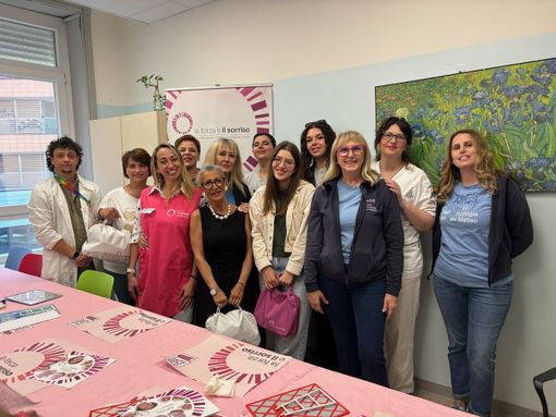 La forza e il sorriso e AmOS inaugurano i laboratori di bellezza per "Mamme e Figlie" presso l'Oncologia del San Matteo di Pavia