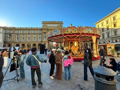Giostra e scenografia: quando l'attrazione diventa set per eventi di moda e cinema
