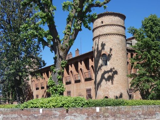 Il castello di Frascarolo, ricordi del tempo antico Il castello di Frascarolo, ricordi del tempo antico